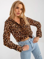 Světle hnědá a černá košile s leopardím vzorem na knoflíky