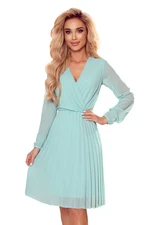 Numoco pleated dress with neckline and long sleeves