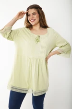 Şans Women's Plus Size Green Rib-Stitched Tunic with Lace Detailed Sleeves and Hem