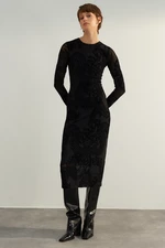 Trendyol Printed Black Flocked Maxi Dress with a Crew Neck Flexible Knitted Dress