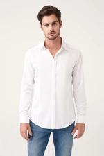 Pánská bílá košile Avva ze 100% bavlněného saténu se skrytými kapsami a štíhlým střihem