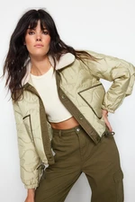 Trendyol Light Khaki Oversize, wodoodporny, wodoodporny, pikowany nadmuchiwany płaszcz z kolorowym blokiem i pluszowym kołnierzem