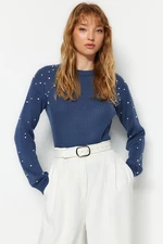 Trendyol Blue Pearl Detailní pletený svetr s výstřihem