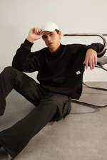 Trendyol Limited Edition Black Oversize/Wide-Fit Labeled Fleece Long Sleeve Sweatshirt