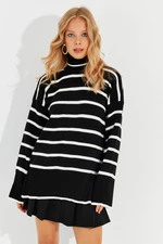 Cool & Sexy Women's Black Turtleneck Striped Sweater Q976