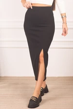 Dámská černá tužková sukně s předním rozparkem a elastickým pasem v délce ke kolenům