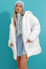 Trend Alaçatı Stili Women's White Hooded Puffer Fashion Oversize Puffy Coat