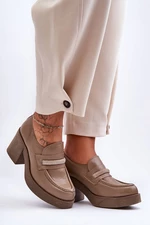 leather shoes on the post with dark beige gelanor decoration