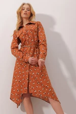 Trend Alaçatı Stili Dámske škoricové dvojité vreckové kvetinové vzorované poplínové košeľové šaty s retiazkovým opaskom