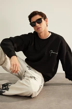 Trendyol Black Oversize/Wide-Fit Designer Embroidered Stitch Detail Fleece Sweatshirt