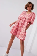 Loose red dress with puffed sleeves