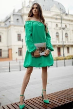 Oversize green trapezoidal dress with a flatulent bottom