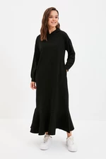 Černé pletené šaty s kapucí od značky Trendyol