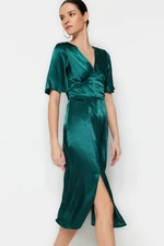 Trendyol Green Plain Fit midi tkané saténové rozparkové šaty s výstrihom do V Trendyol Green Plain Fit midi tkané saténové rozparkové šaty s výstrihom do V