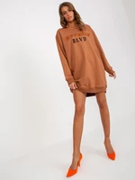 Light brown long sweatshirt with print and application