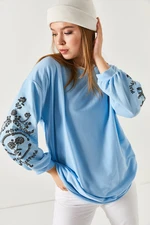 armonika Women's Indigo Round Neck Sweatshirt with Embossed Sleeves
