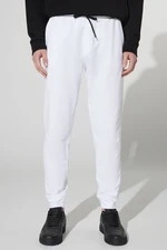 AC&Co / Altınyıldız Classics Men's White Standard Fit Normal Cut, Pocket Comfort Cotton Sweatpants.
