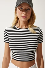 Happiness İstanbul Women's Black Striped Crop Knitted T-Shirt