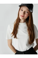 Koton Basic T-shirt with a Crew Neck Short Sleeves, Regular Cut.