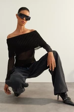 Trendyol Limited Edition Black Sheer Carmen Golier Pletený sveter