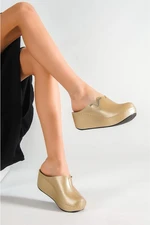 Capone Outfitters Anatomical Soft Comfortable Sole, Wedge Heels Mommy Slippers.