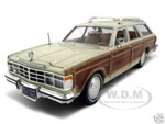 1979 Chrysler Lebaron Town &amp; Country Cream 1/24 Diecast Model Car by Motormax