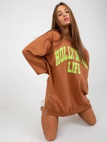 Light brown and green long sweatshirt with inscription