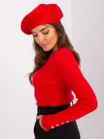 Červený dámský baret s aplikací