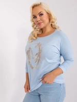 Světle modrá halenka plus size s kamínky