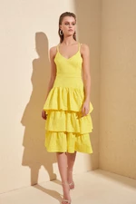Trendyol Yellow Textured Back Szczegółowa sukienka