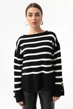 Čierny pruhovaný pletený sveter Lafaba pre ženy s lodičkovým výstrihom