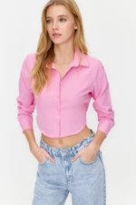 Trendyol růžová crop bavlněná tkaná košile s detaily na zádech