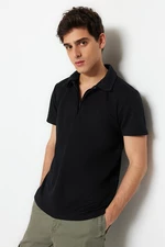 Trendyol Limited Edition Čierne pánske tričko s pravidelným/pravidelným výstrihom s hrubým pique na zips.