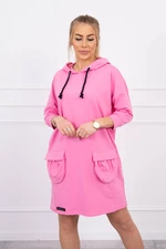 Světle růžové šaty s kapucí