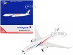 Airbus A350-900 Commercial Aircraft "Malaysia Airlines" White with Red and Blue Graphics 1/400 Diecast Model Airplane by GeminiJets