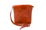 Kožená taška přes rameno crossbody s klopnou   - koňak