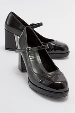 LuviShoes PAEIS čierne lakované kožené dámske topánky na podpätku.