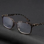 Jassy Men's Portable Everyday Casual Rectangular Fashion PC Lens HD Reading Glasses