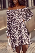 Airy Spanish cappuccino with animal print