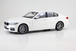 BMW 5 Series (G30) Mineral White 1/18 Diecast Model Car by Kyosho