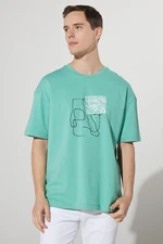 AC&Co / Altınyıldız Classics Men's Mint Oversized Loose Fit, Crew Neck 100% Cotton Printed T-Shirt.