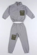 Detská dievčenská sivá tepláková súprava značky zepkids s nápisom "Just Do", vreckami, zipsom a elastickým pásom.