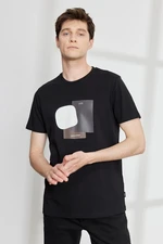 AC&Co / Altınyıldız Classics Men's Black Slim Fit Slim-fit Fitted Crew Neck 100% Cotton Printed T-Shirt.