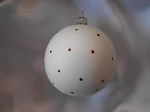 Vánoční ozdoby Střední vánoční koule s puntíky 6 ks - bílá/červená