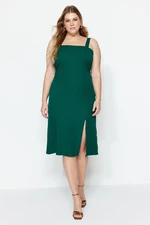 Trendyol Curve Smaragdovo zelené tkané šaty s rozparkom