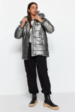 Trendyol Silver Oversized lesklý vodoodpudivý nafukovací kabát s kapucí