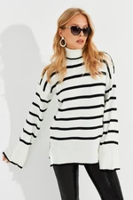 Cool & Sexy Women's Ecru Turtleneck Striped Sweater Q976