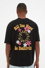 Trendyol Czarny męski luźny/wygodny krój 100% bawełniana koszulka z okrągłym dekoltem w kwiaty