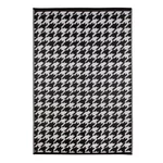 Čierno-biely vonkajší koberec Green Decore Houndstooth, 120 x 180 cm