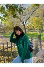 Trendyol Emerald Green Wide Fit mäkký textúrovaný pletený sveter s vysokým výstrihom